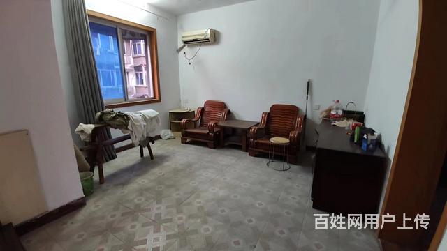 南山公园三小附近 两室一厅 捡漏价35.8万的图片