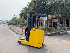 进口小松1.5吨站立式电动叉车 升高5米二手叉车便宜处理