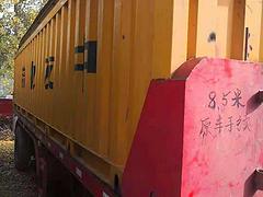 半挂车 集装箱式 8.5米平板后翻