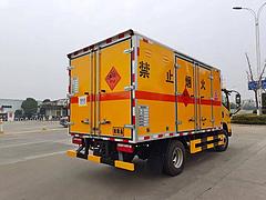 东风4米2蓝牌C证开危货厢式车