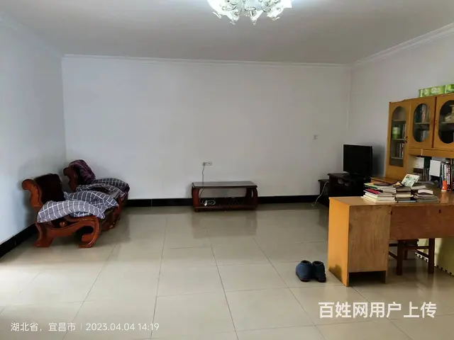 农房建材旁，三楼，产证176平，4房2厅2卫仅售49.8万的图片