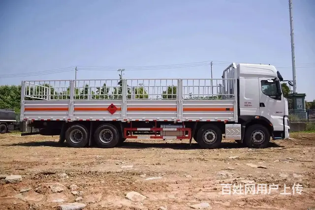 厂家直销东风柳汽9.6米苍蓝 可出厢式/飞翼/杂项的图片