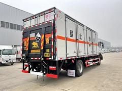 东风多利卡D9腐蚀性物品厢式运输车