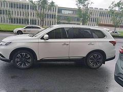 三菱 欧蓝德 2020款 2.4 无级 四驱致尊版7座