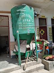大型饲料搅拌机
