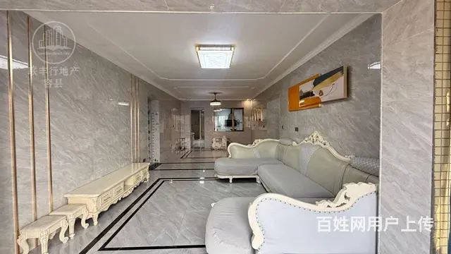 出售公园尊府三错层，5房2厅，170方，售价73万的图片