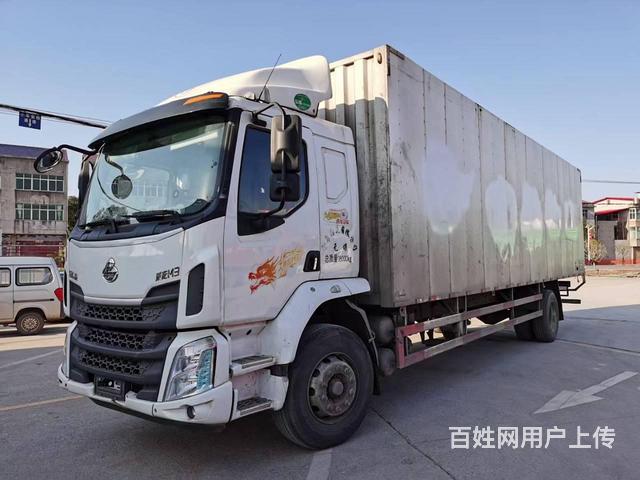 柳汽乘龙单桥9.6米厢式车况好无事故