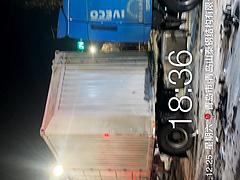 上汽 红岩杰狮 半挂车 集装箱式 国5