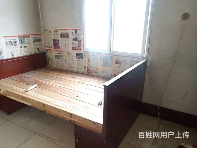 技校家属院 1100元 2室2厅1卫 普通装修，献的图片