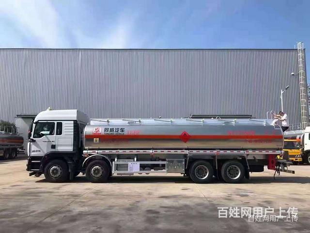 汕德卡20吨油罐车生产基地的图片