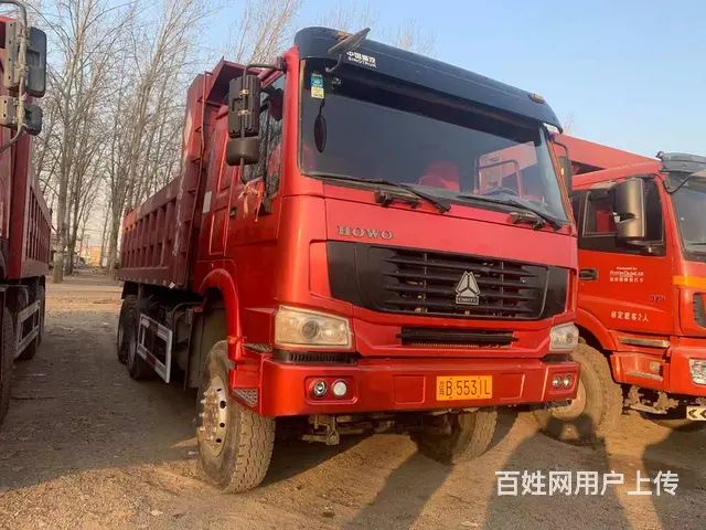 14年国三豪沃后八轮自卸车375马力5米8箱的图片