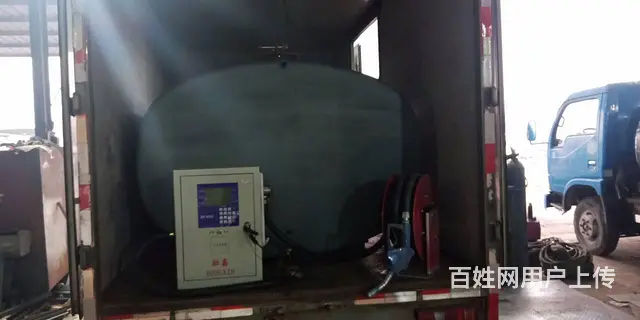 机械伪装加油车，箱货加油车价格，不上户油罐车的图片