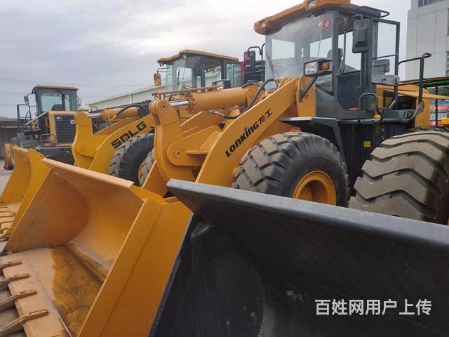 鹤岗附近二手铲车市场，个人2手柳工50装载机的图片
