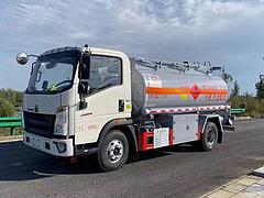 低价出售豪沃足5吨油罐车 全国包上户可按揭送车上门