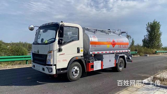 低价出售豪沃足5吨油罐车 全国包上户可按揭送车上门的图片