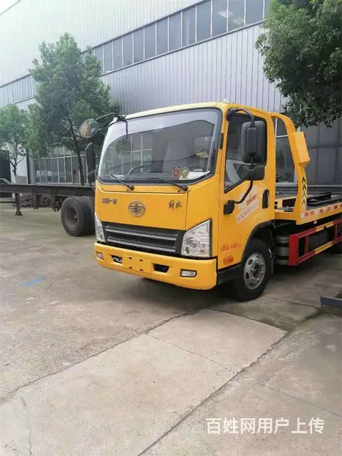 一拖二解放清障车 蓝牌救援车 修理厂专用平板拖车的图片