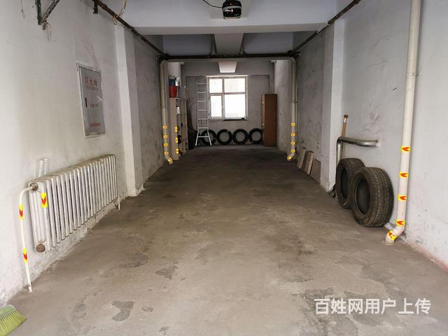 车库/仓库的图片