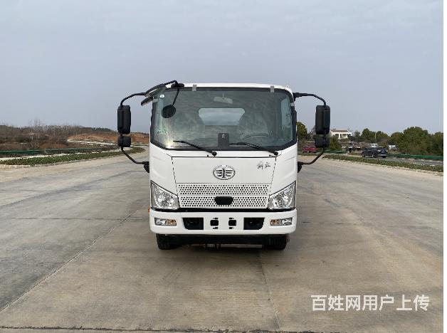 低价出售国六解放6.2方油罐车 可分期 包上户的图片