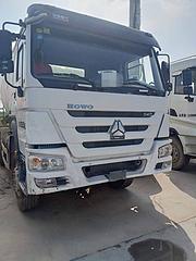 转让二手豪沃搅拌车 国五 大12方 后八轮中通上装