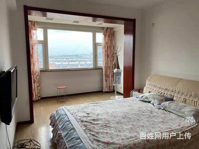 福莱佳园电梯房精装修家具家电齐全有暖气有空调出租的图片