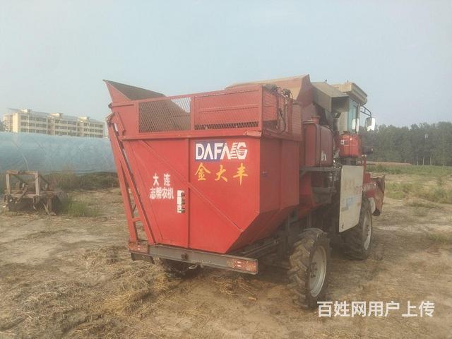 四驱金大丰玉米收割机的图片
