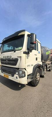 20年8月豪沃底盘中联上装大12方搅拌车，手续齐全
