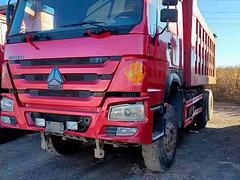 临沂急卖个人19年豪沃自卸车 原版车况
