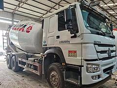 周口急卖17年年底十六方二手豪沃搅拌车 物美价廉