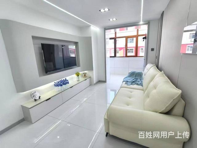 康建小区  师范校区 树梁对面 首付2个  精装修的图片