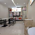 店铺位于贵州省安顺市西秀区学院路，繁华地段，面积50平，纯一