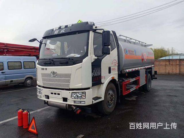 解放加油车-本地全新油罐车厂家直销的图片