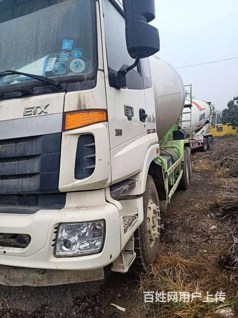 处理一台二手欧曼搅拌车 大12方 后八轮 雷萨上装