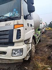 处理一台二手欧曼搅拌车 大12方 后八轮 雷萨上装