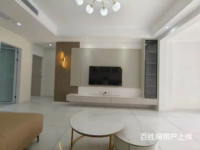 在水一方精装修四房两厅两卫仅50万一口价的图片