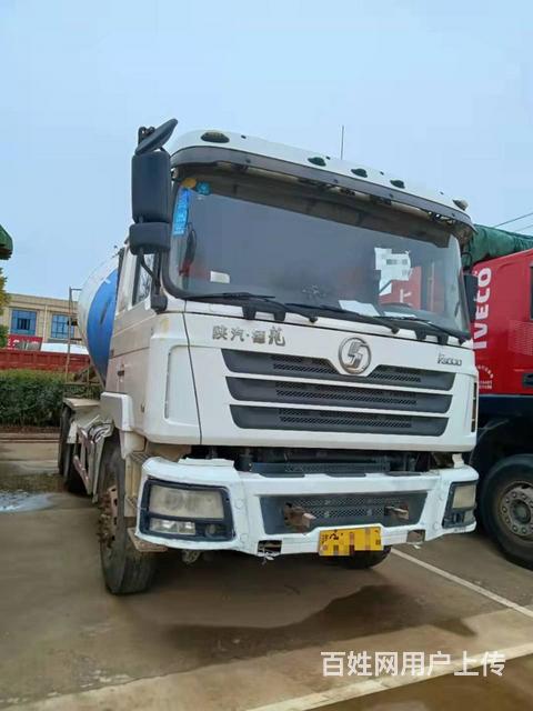 国四德龙F3000后八轮水泥罐车340马力的图片