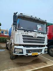 国四德龙F3000后八轮水泥罐车340马力