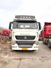 个人户二手豪沃牵引车 540马力 双驱轻体 手续全