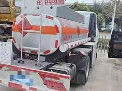 2021.1四川南充户蓝牌2吨二手油罐车低价转让，