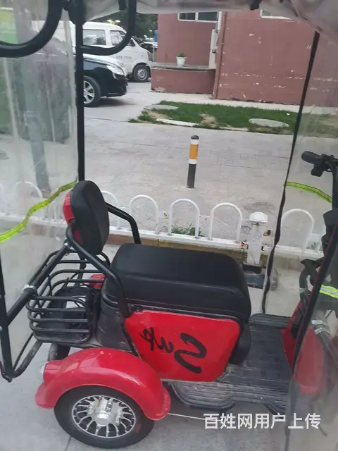出售一辆9层新电动三轮车。大电瓶的图片