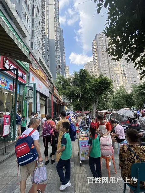 个人信息）学校对面+万人小区临街市场商铺直租(无中介费)的图片