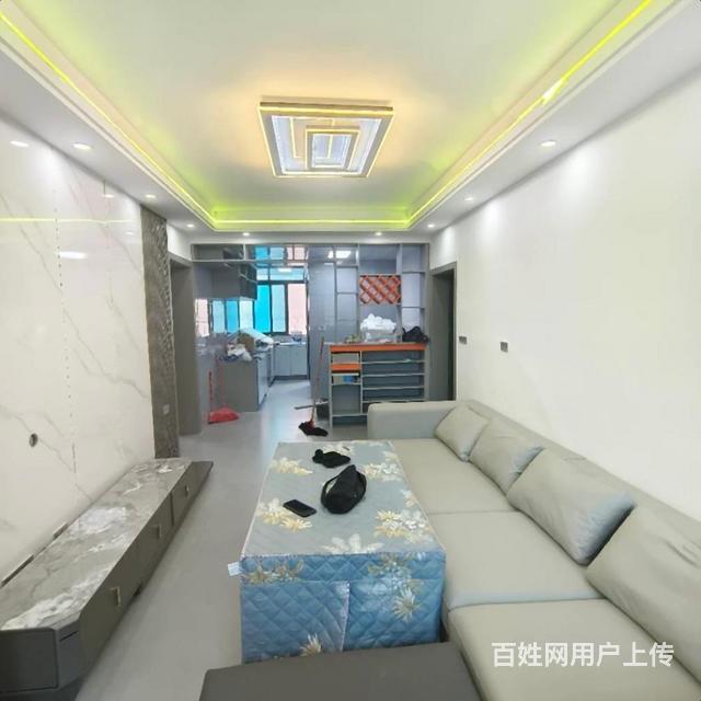 四小一中旁边桂花路步梯精装三室一厅两卫停车方便太方便了的图片