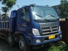 侧翻六米八货车，24吨总质量