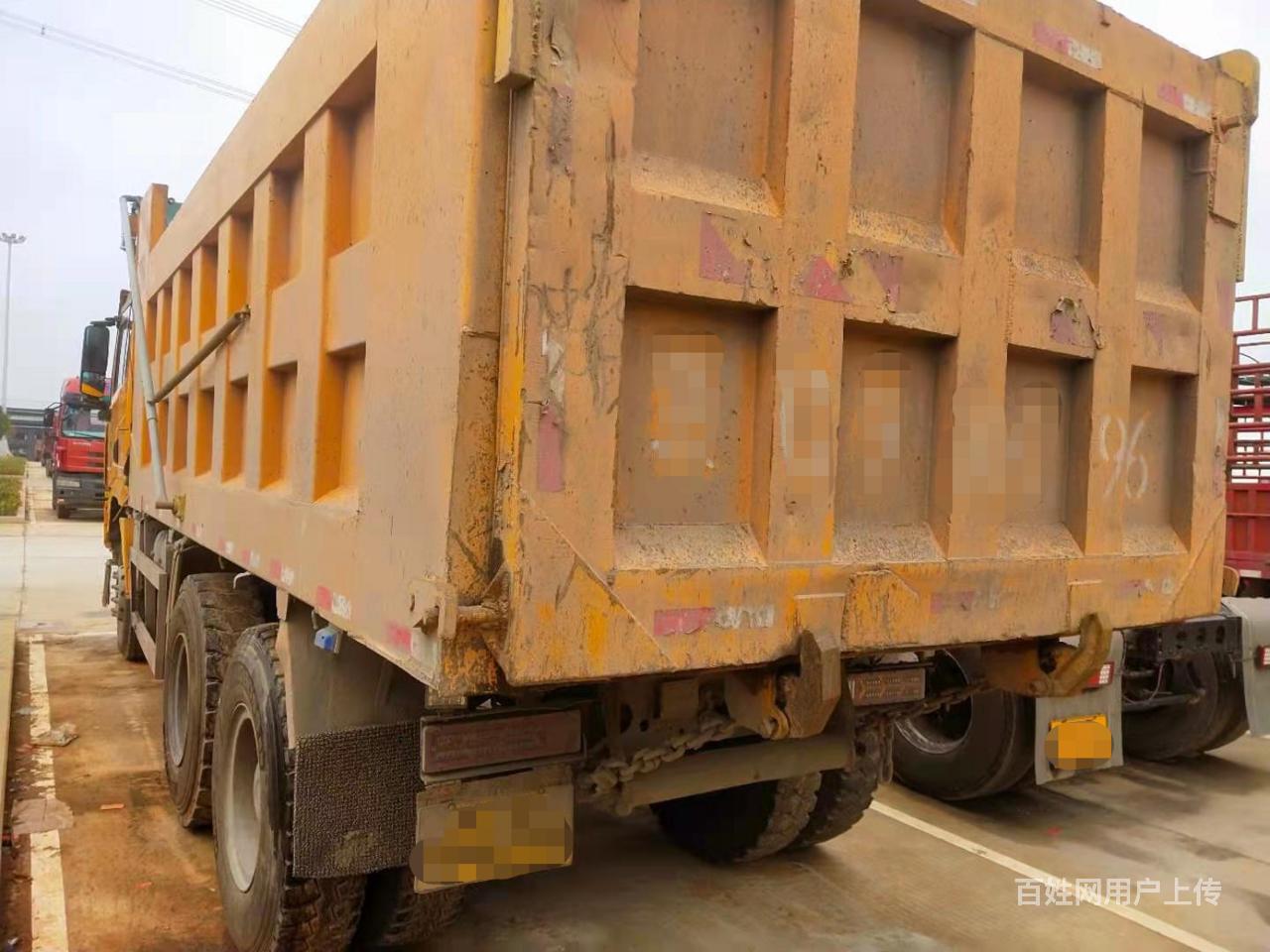 陕汽德龙x3000 自卸车 后八轮 6米箱 国5急