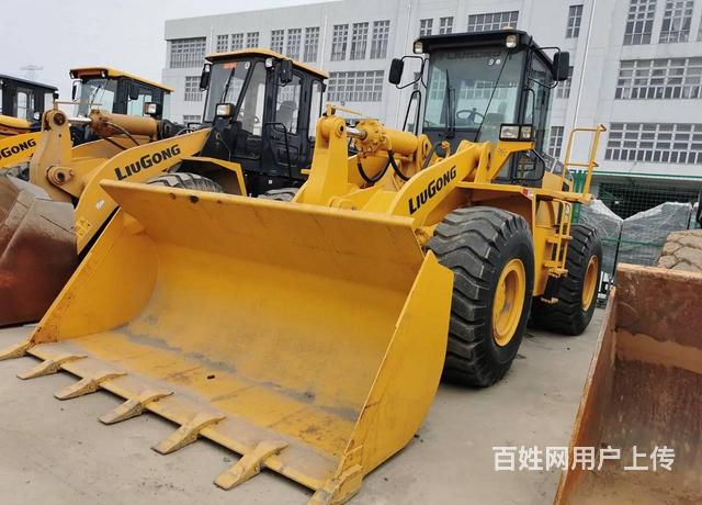 商丘附近二手装载机市场 柳工、龙工、临工5吨铲车的图片