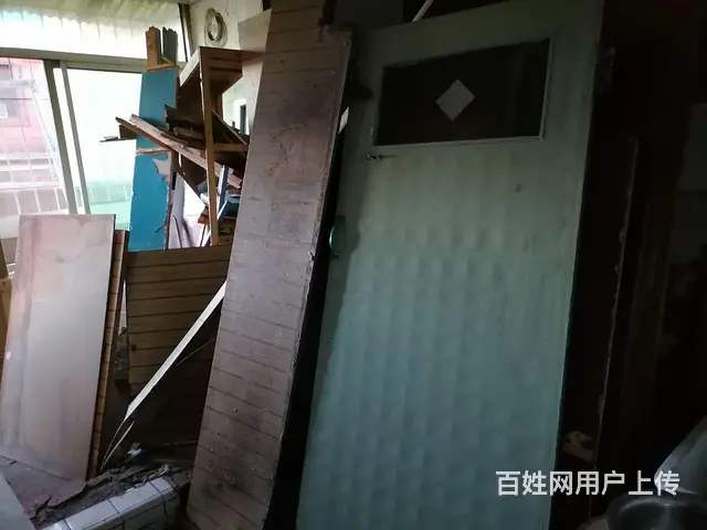 劈柴的图片