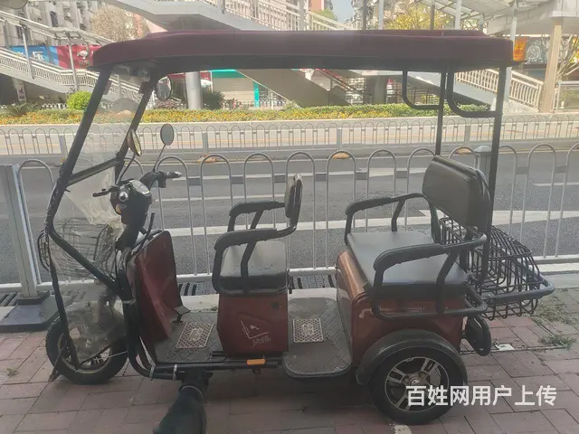 休闲三轮车的图片