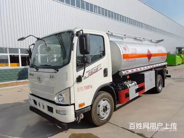 本溪东风5吨8吨油罐车加油车现车供应的图片