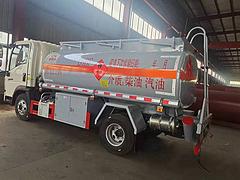 重汽豪沃正宗能装5吨油的油罐车