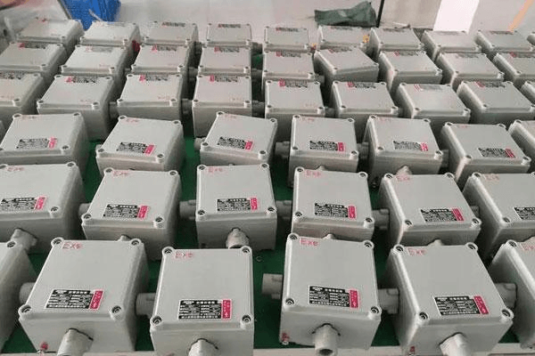 防爆穿线盒