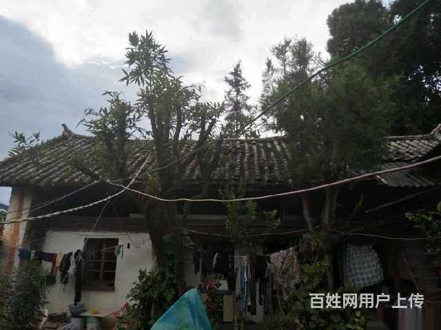临翔区艾乐幼儿园附近环城路上边老宅子出售的图片